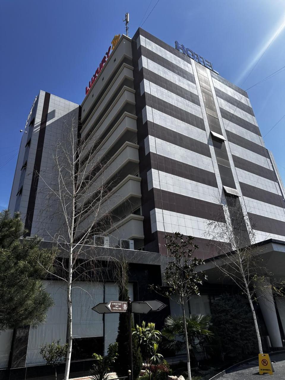 Ziyorat Luxury Hotel Fergana Bagian luar foto