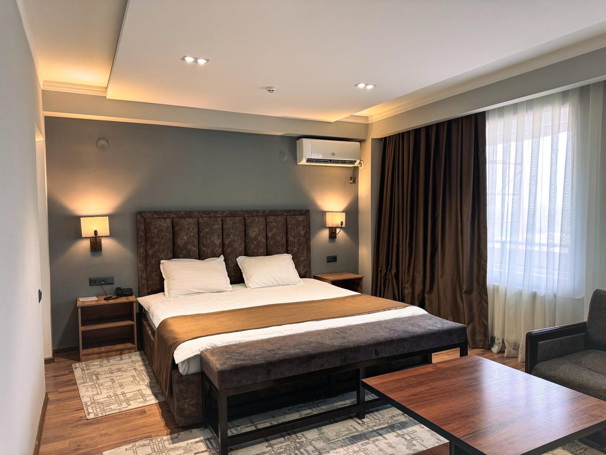 Ziyorat Luxury Hotel Fergana Bagian luar foto