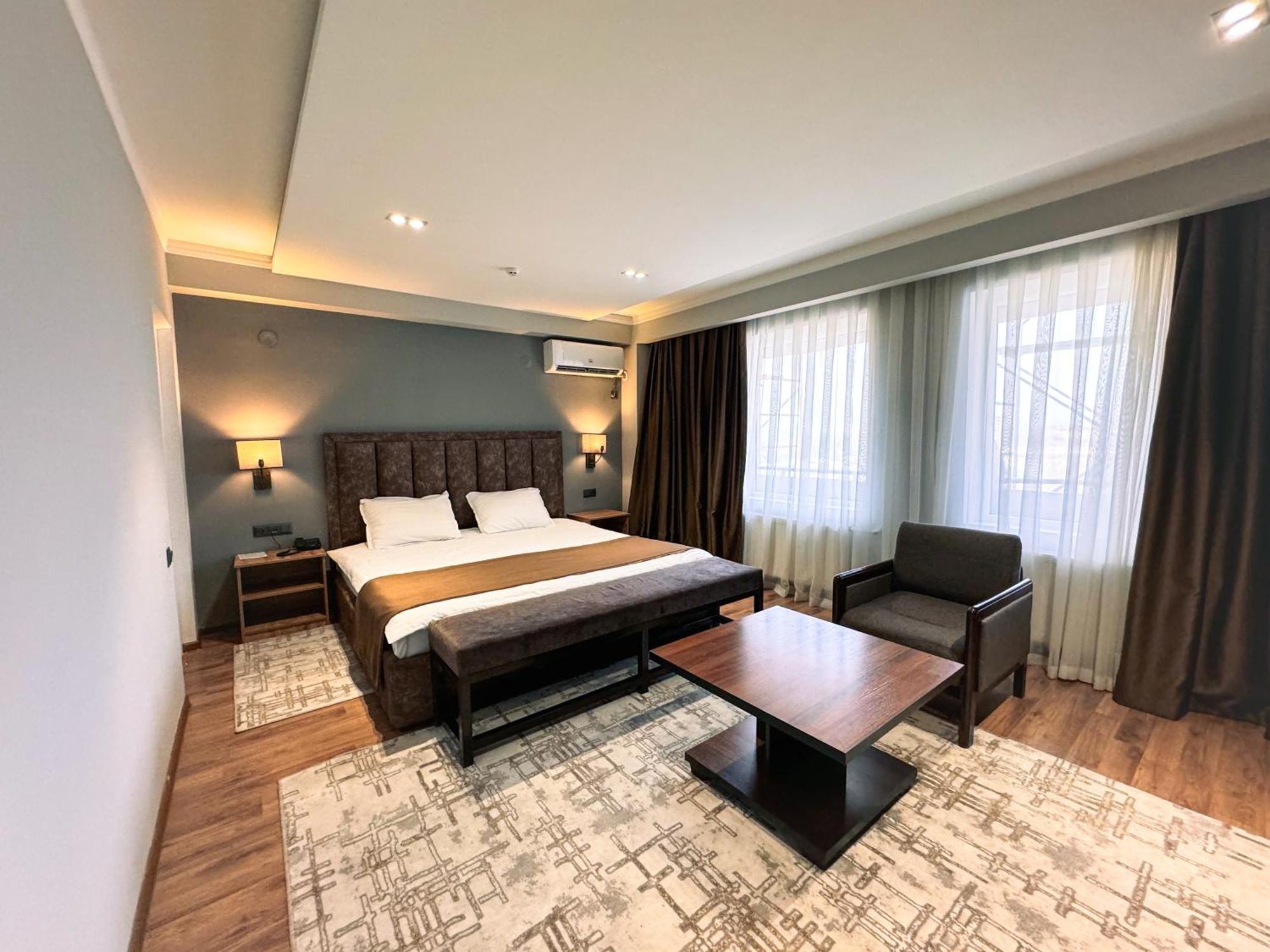 Ziyorat Luxury Hotel Fergana Bagian luar foto