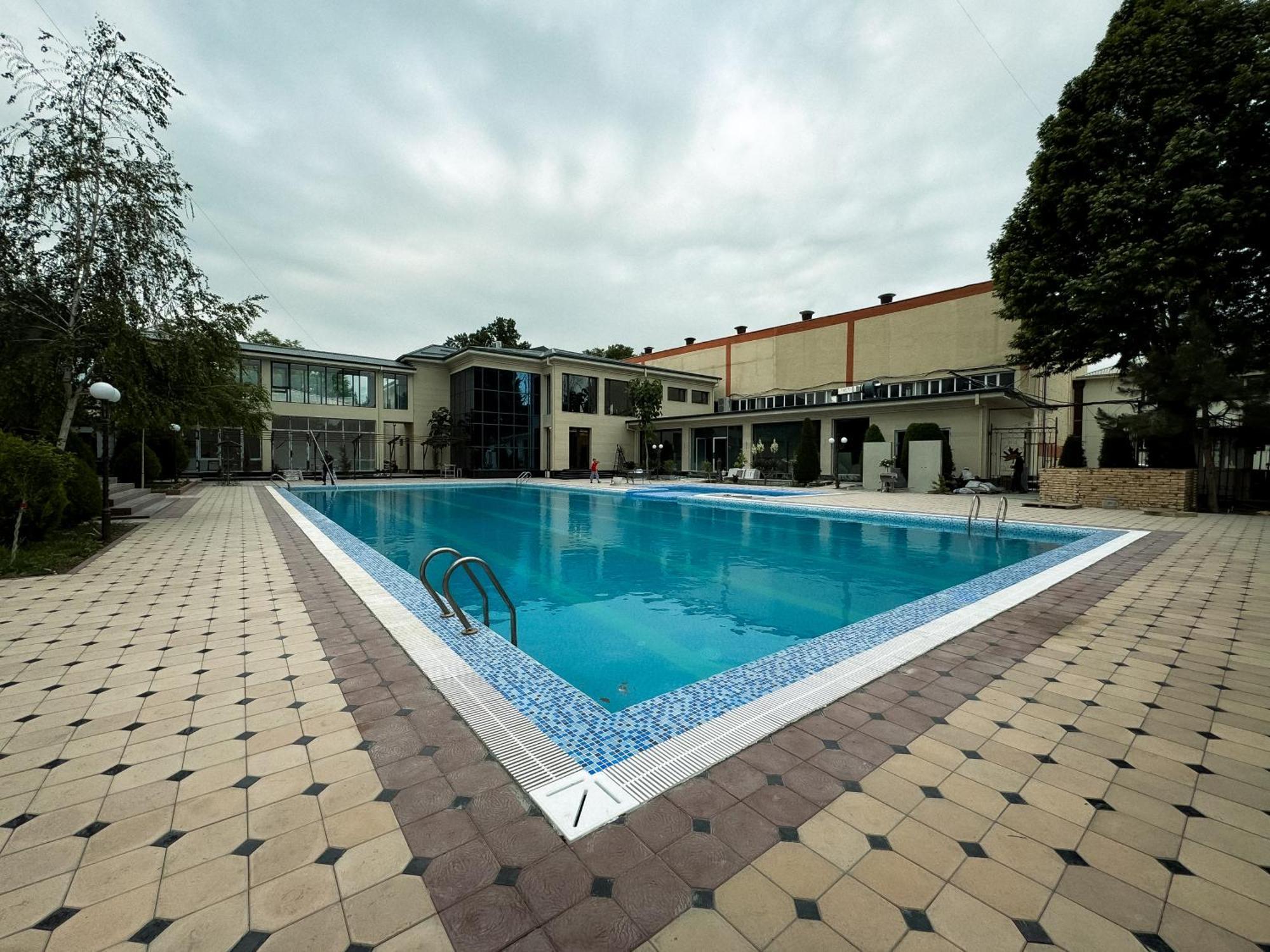 Ziyorat Luxury Hotel Fergana Bagian luar foto