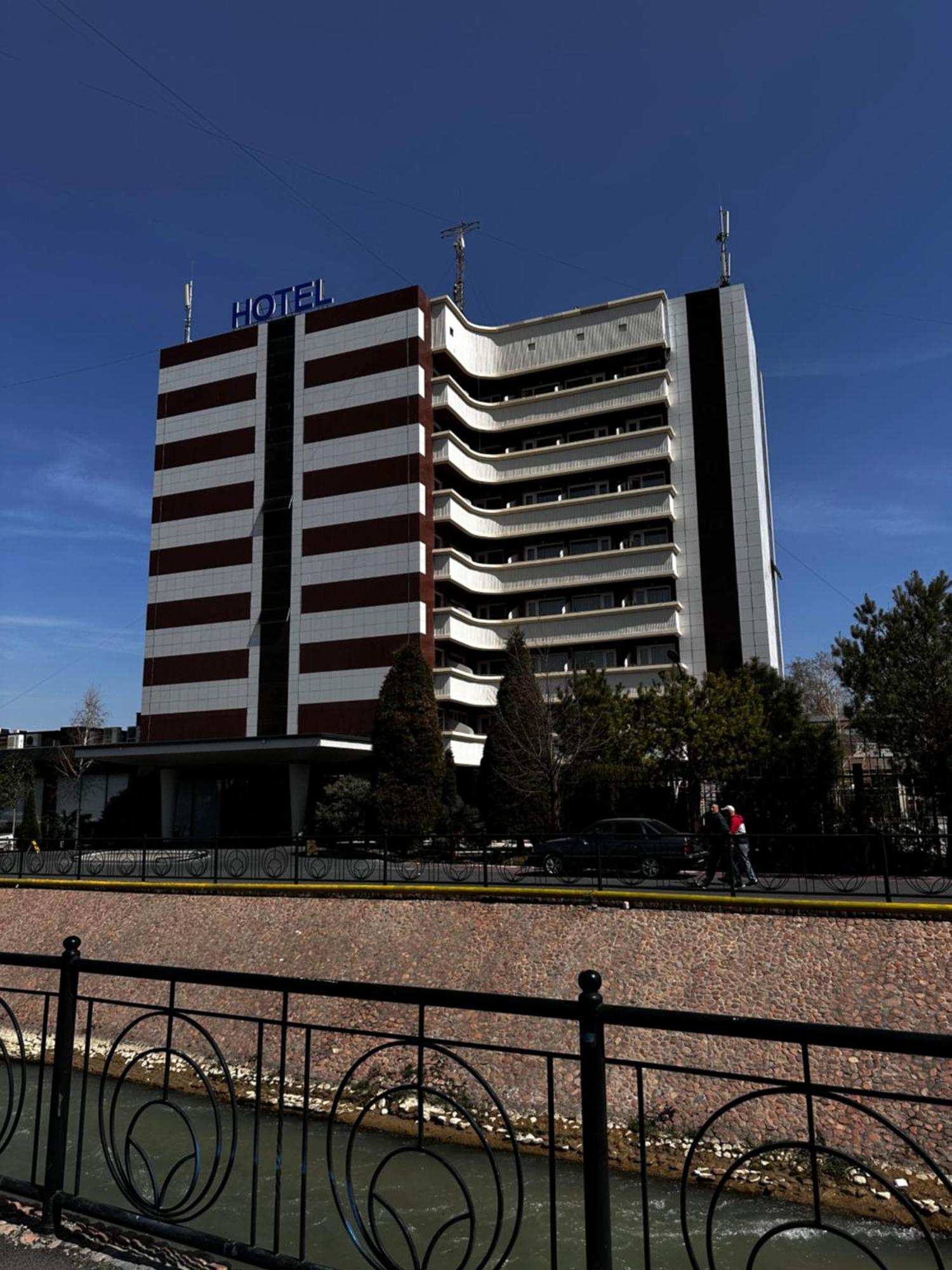 Ziyorat Luxury Hotel Fergana Bagian luar foto