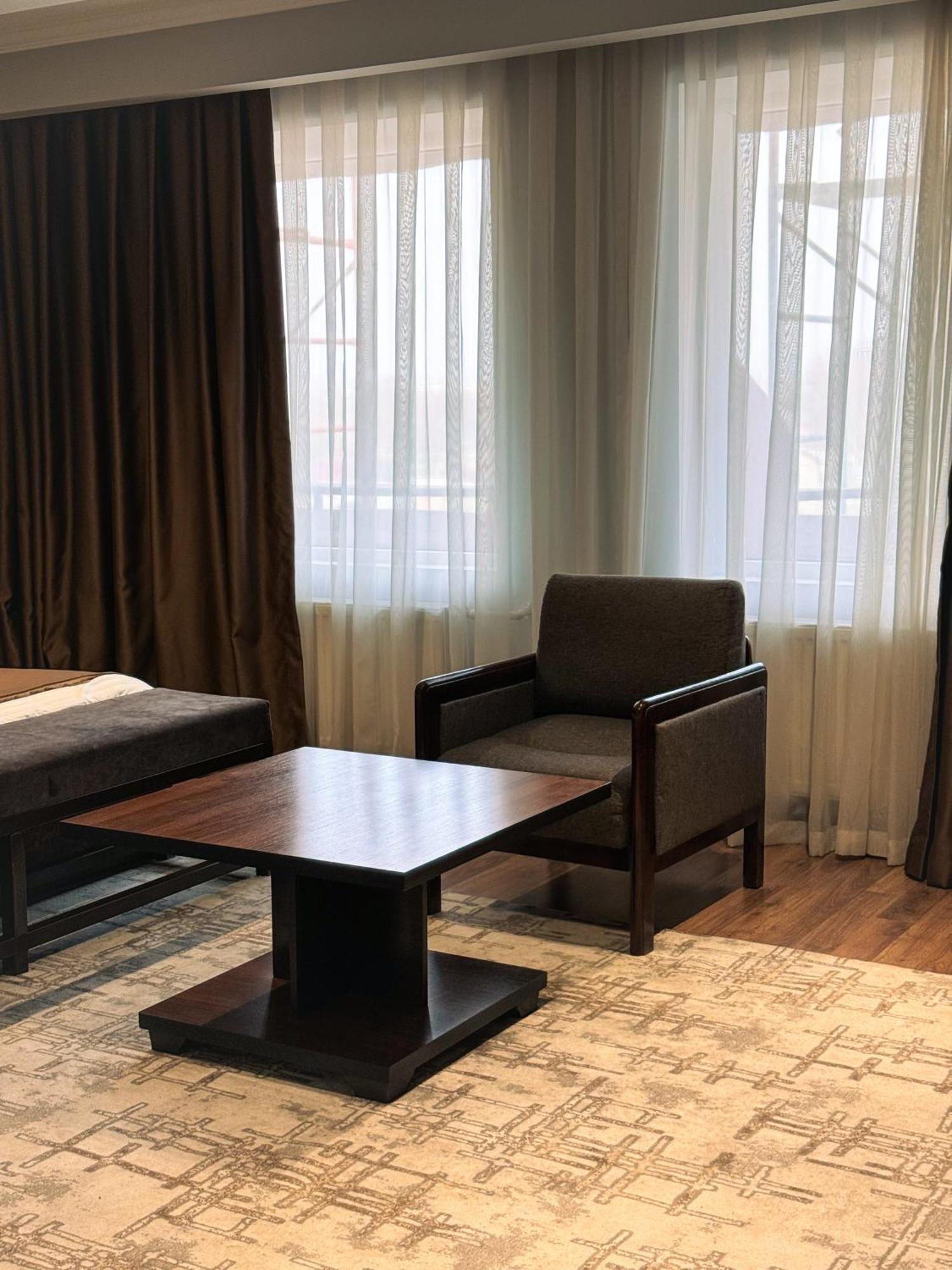 Ziyorat Luxury Hotel Fergana Bagian luar foto