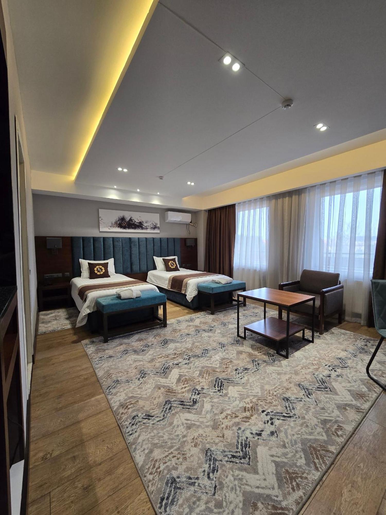 Ziyorat Luxury Hotel Fergana Bagian luar foto