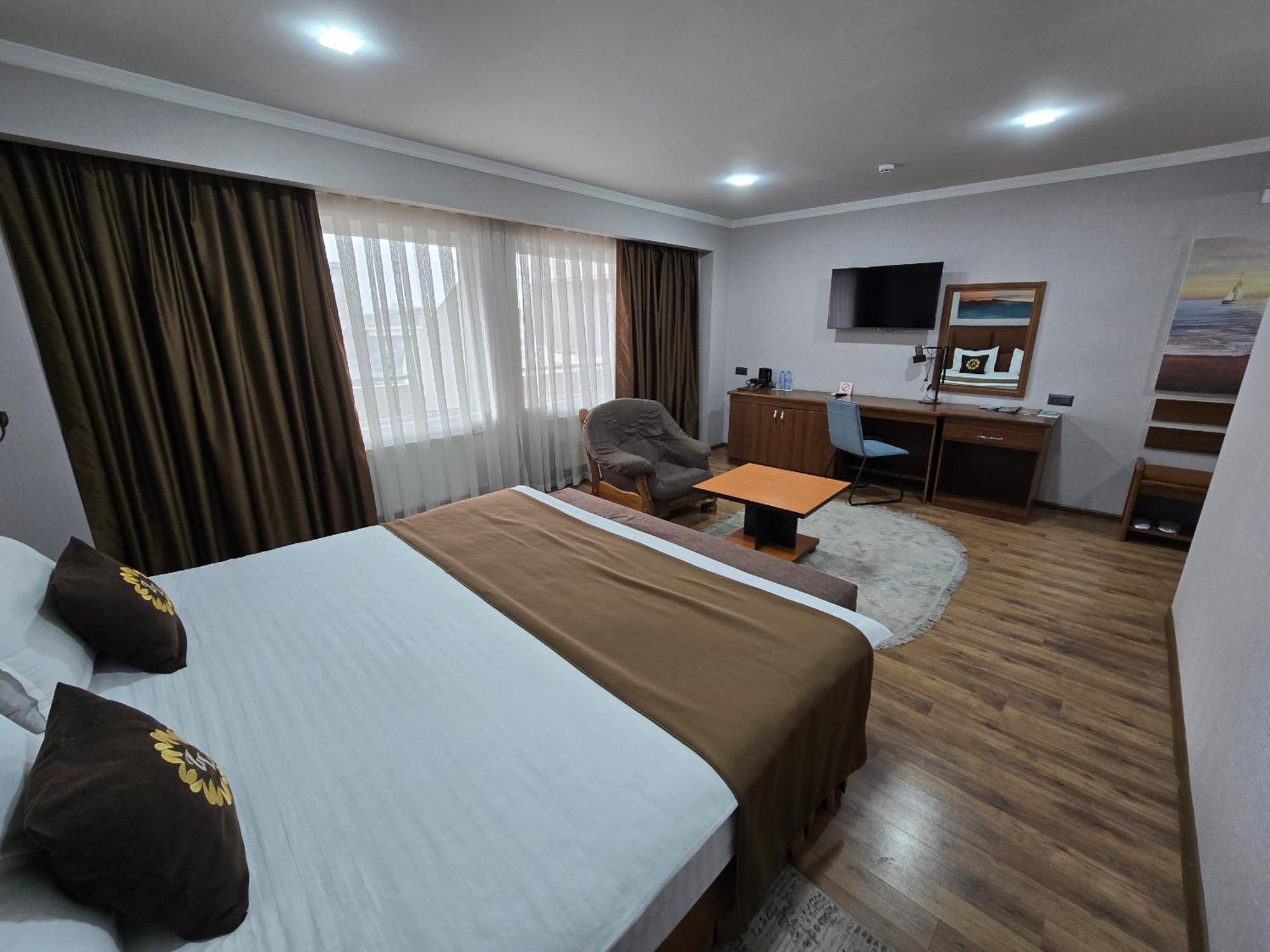 Ziyorat Luxury Hotel Fergana Bagian luar foto