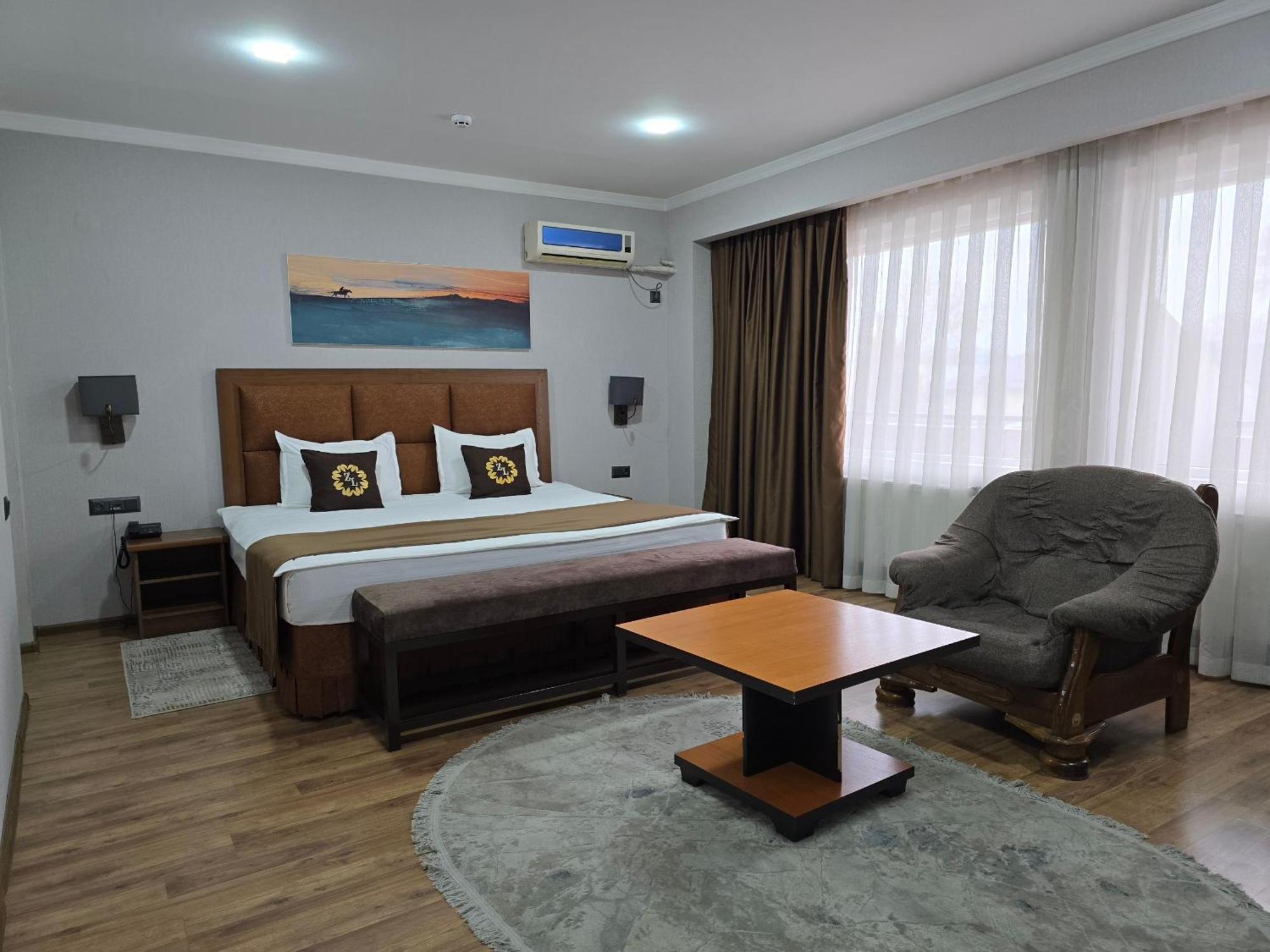 Ziyorat Luxury Hotel Fergana Bagian luar foto