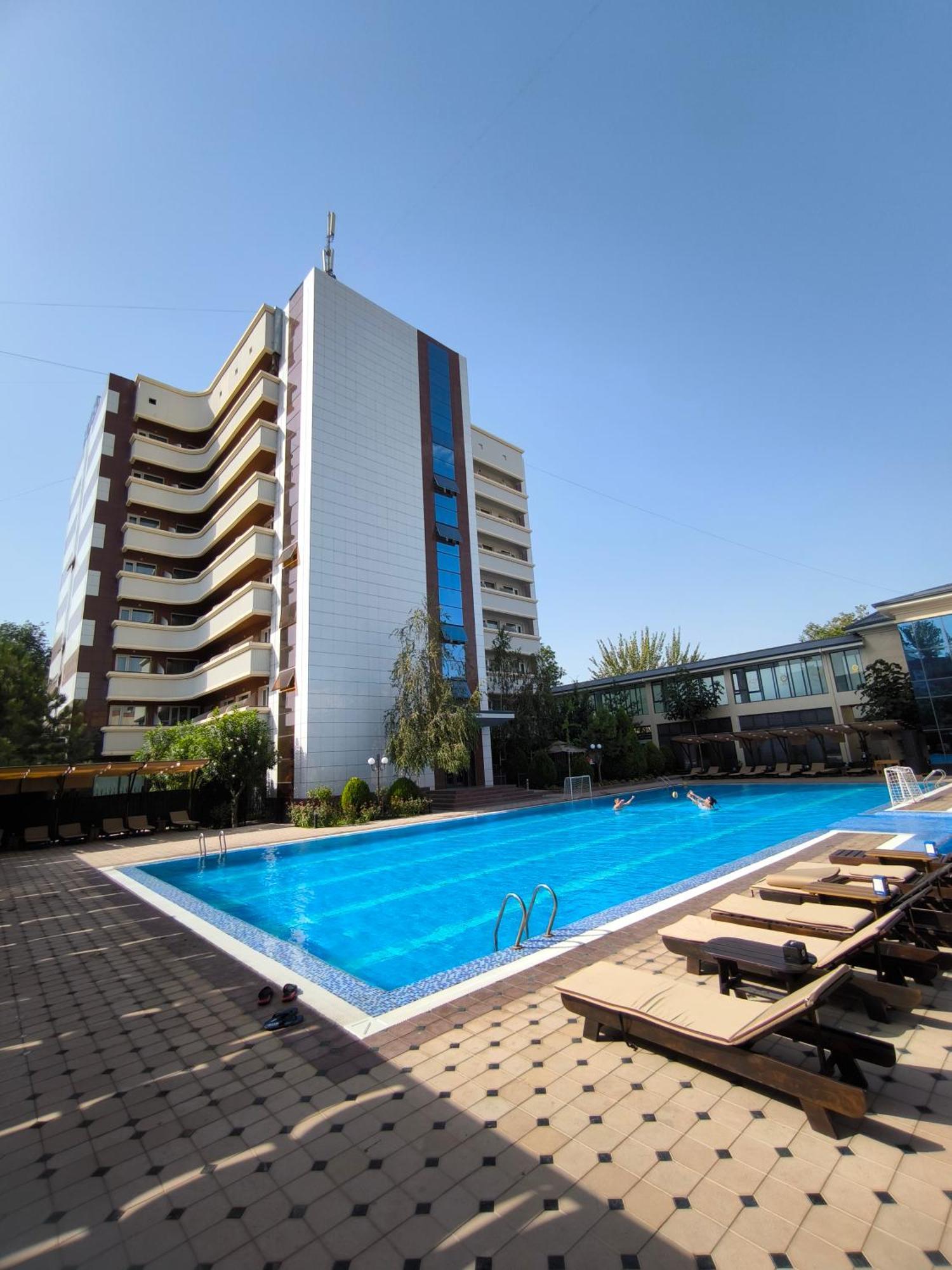 Ziyorat Luxury Hotel Fergana Bagian luar foto