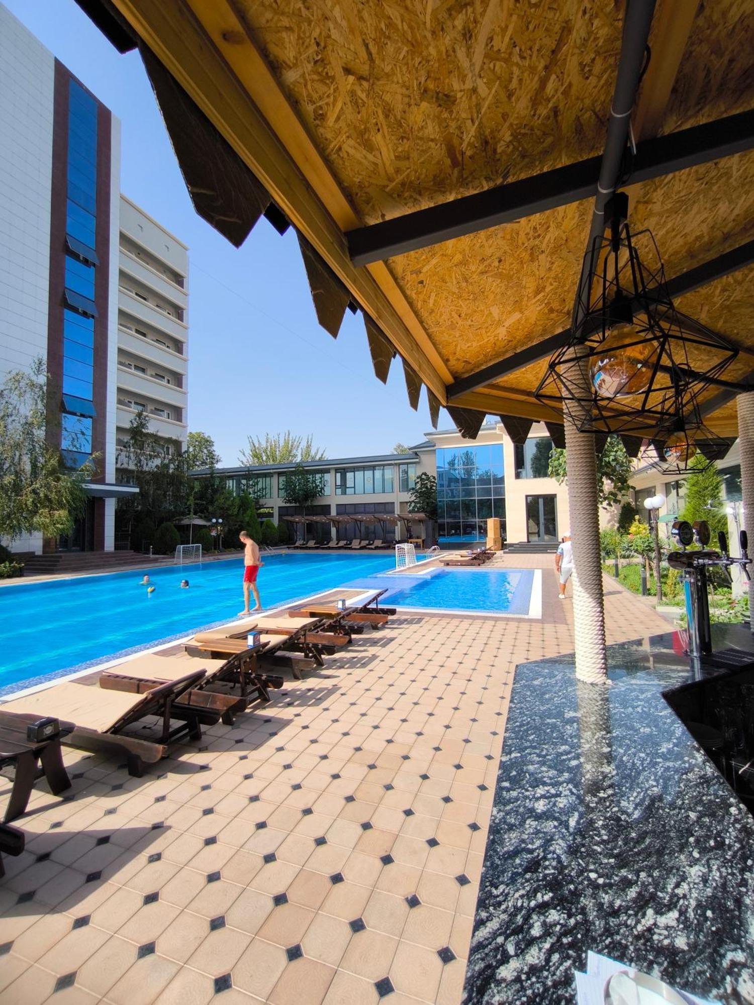 Ziyorat Luxury Hotel Fergana Bagian luar foto