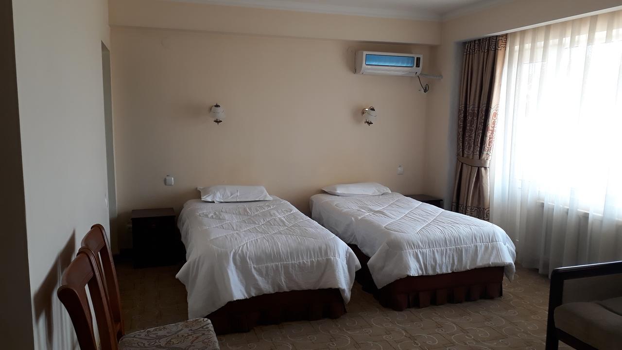 Ziyorat Luxury Hotel Fergana Bagian luar foto