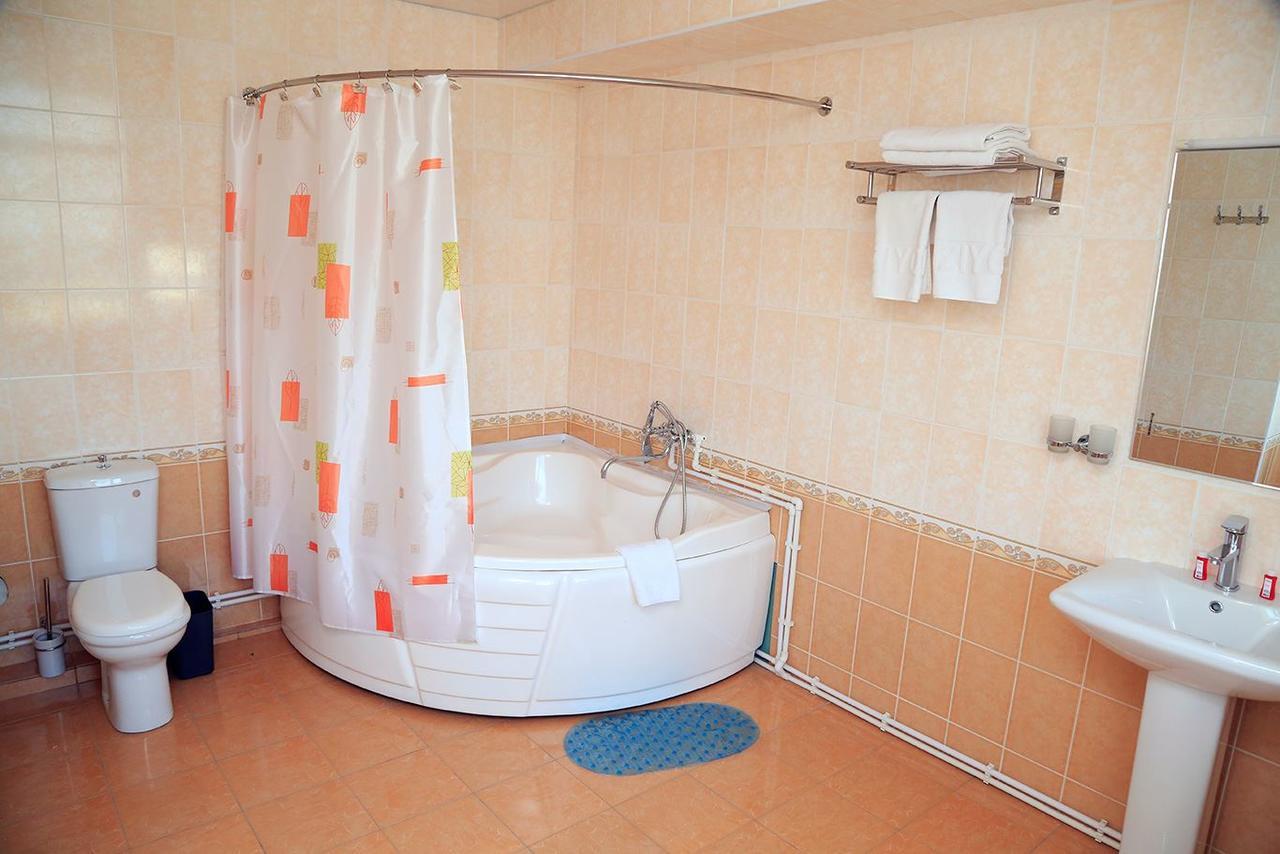 Ziyorat Luxury Hotel Fergana Bagian luar foto