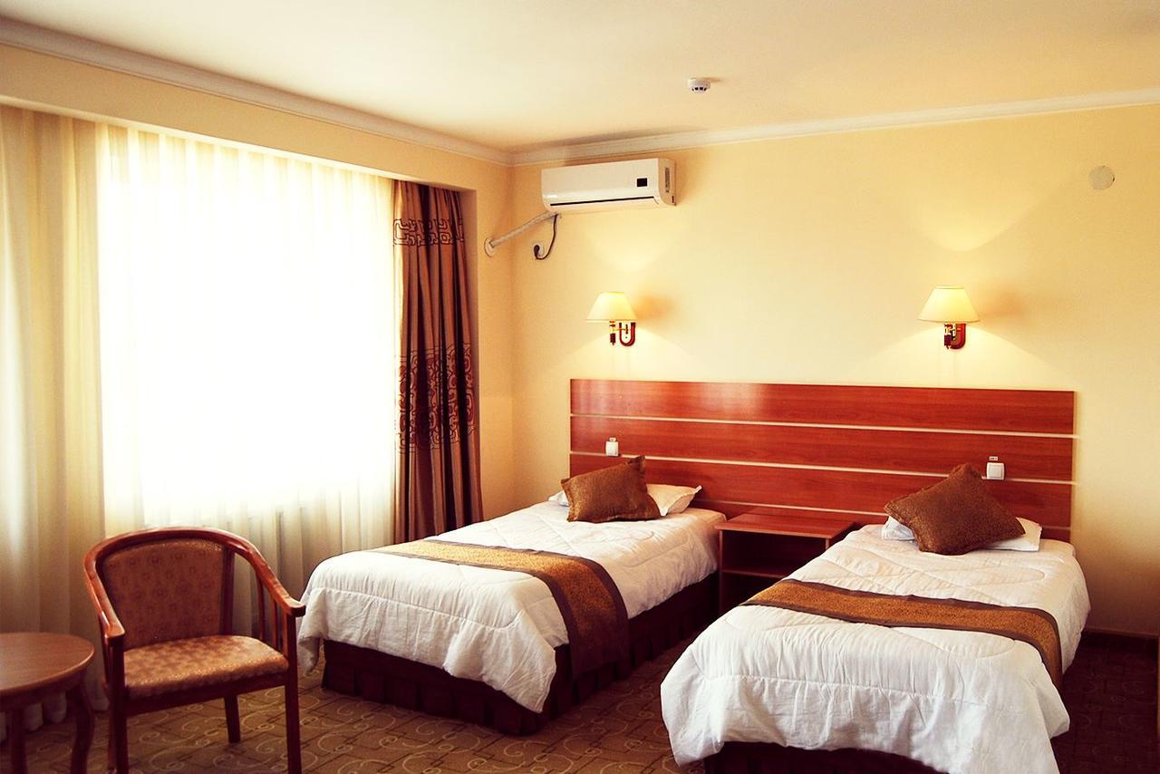 Ziyorat Luxury Hotel Fergana Bagian luar foto