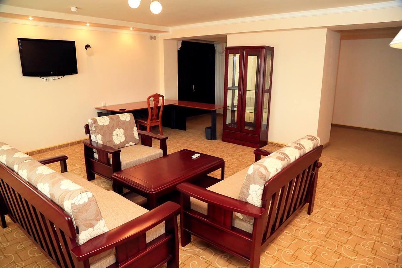 Ziyorat Luxury Hotel Fergana Bagian luar foto