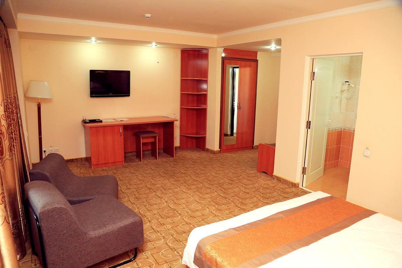 Ziyorat Luxury Hotel Fergana Bagian luar foto