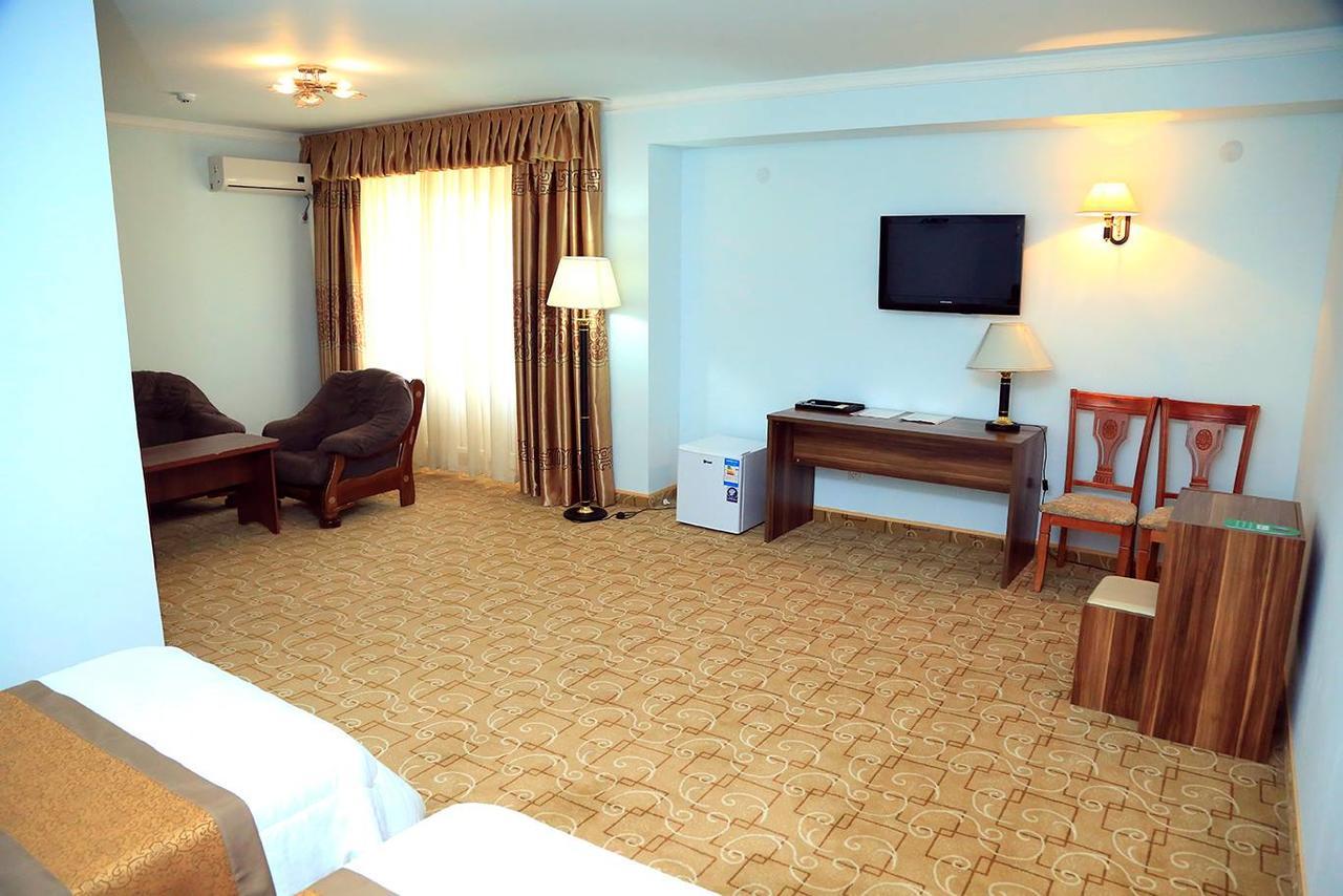 Ziyorat Luxury Hotel Fergana Bagian luar foto